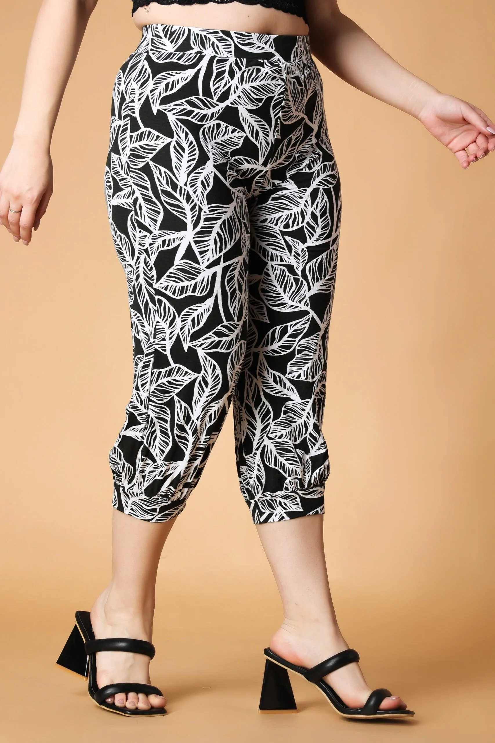 Black & White Leaf Printed Cropped Pants