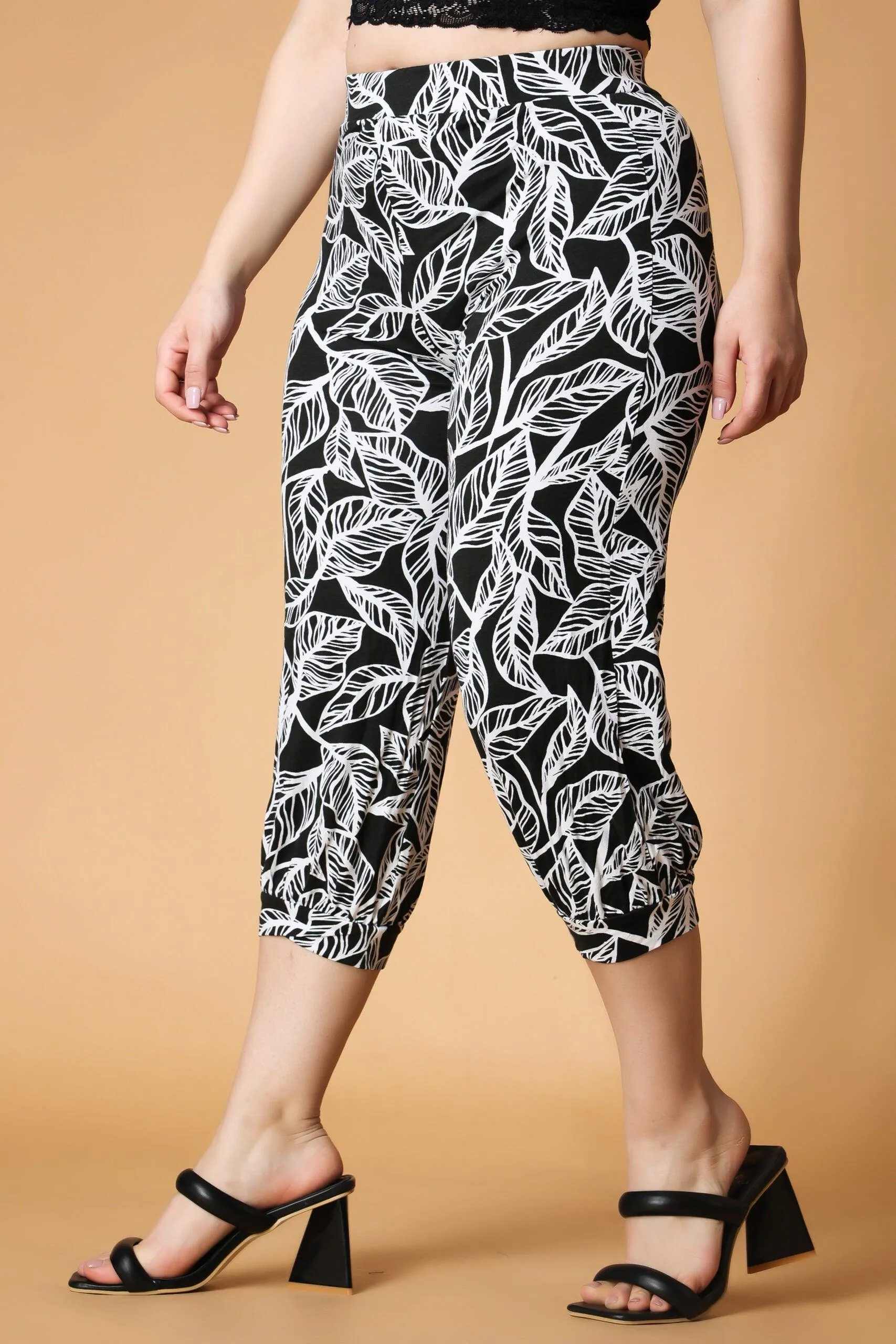 Black & White Leaf Printed Cropped Pants